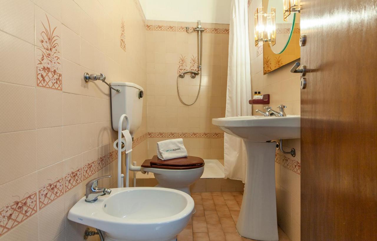 O - Sao Goncalo Central Guesthouse 라고스 외부 사진